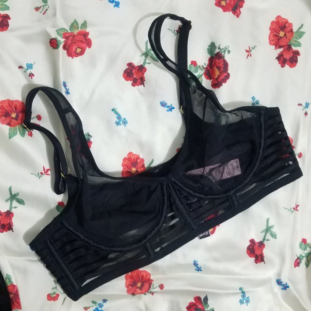 NWT UNLINED MESH BLACK PLUNGE BRA